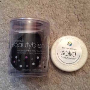 NWT Original Beauty Blender with solid cleanser
